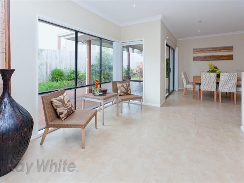 275 Lakeside Avenue, Springfield Lakes QLD 4300