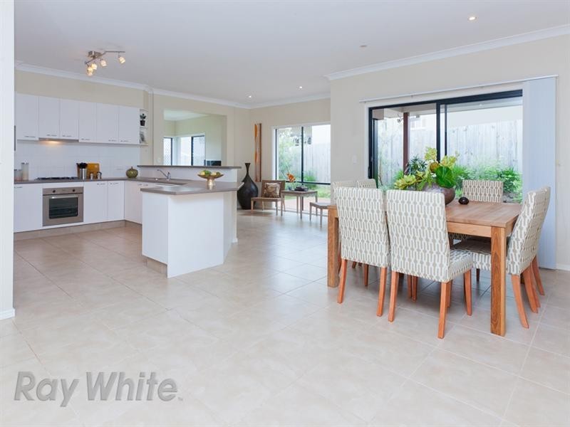 275 Lakeside Avenue, Springfield Lakes QLD 4300