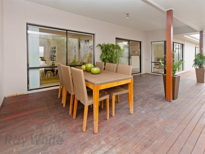 275 Lakeside Avenue, Springfield Lakes QLD 4300