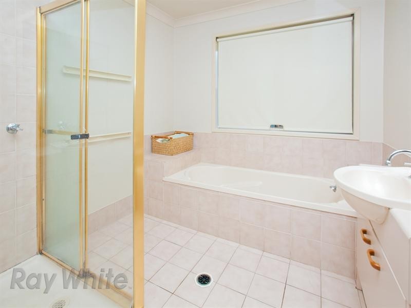 11 Bankswood Crescent, Camira QLD 4300