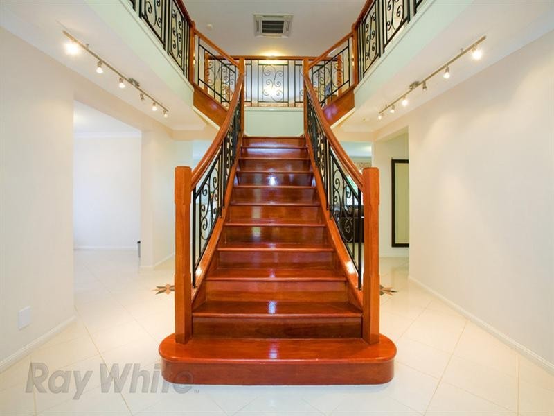 10 Burlington Terrace, Springfield Lakes QLD 4300