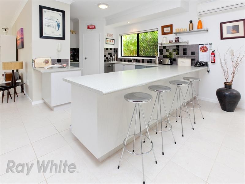 6 Fort Close, Springfield Lakes QLD 4300