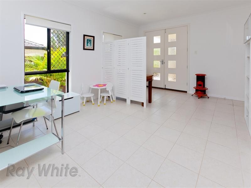 6 Fort Close, Springfield Lakes QLD 4300