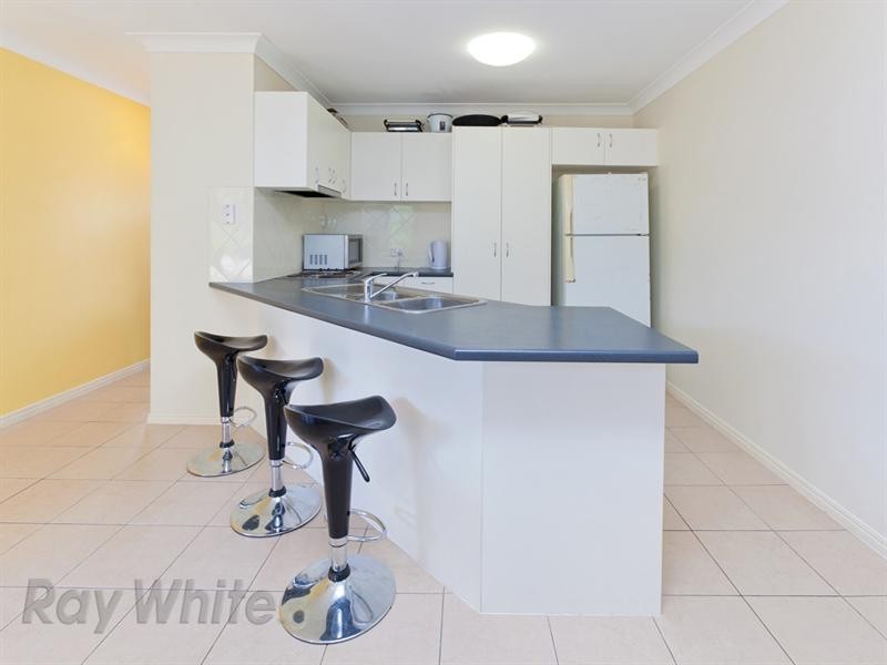16 Creekside Drive, Springfield Lakes QLD 4300