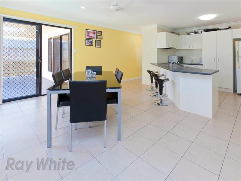 16 Creekside Drive, Springfield Lakes QLD 4300