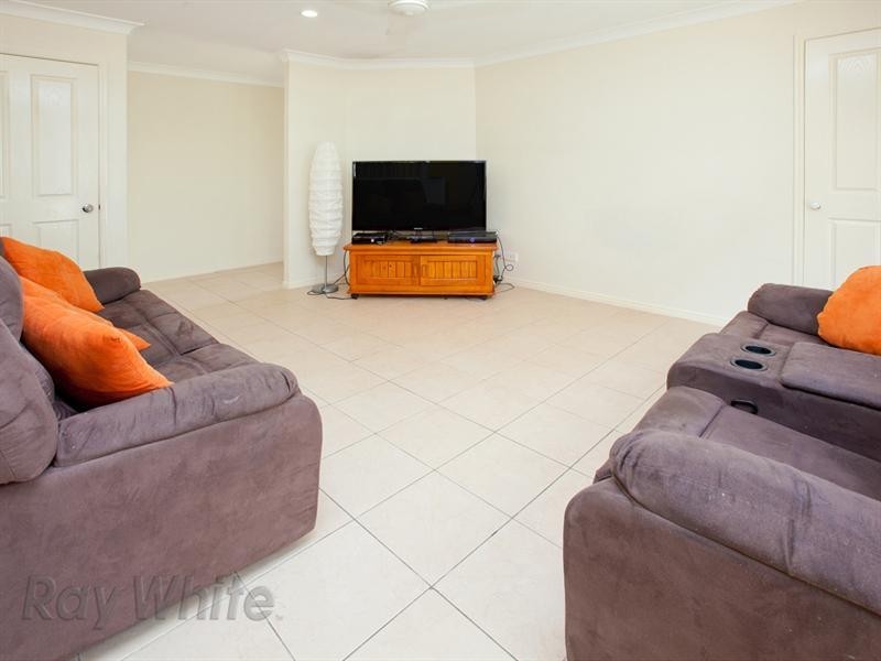 16 Creekside Drive, Springfield Lakes QLD 4300