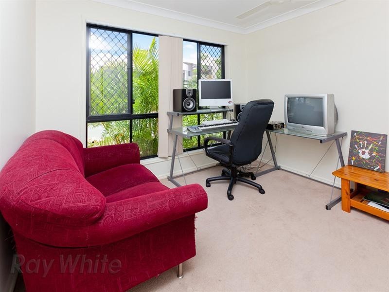 16 Creekside Drive, Springfield Lakes QLD 4300