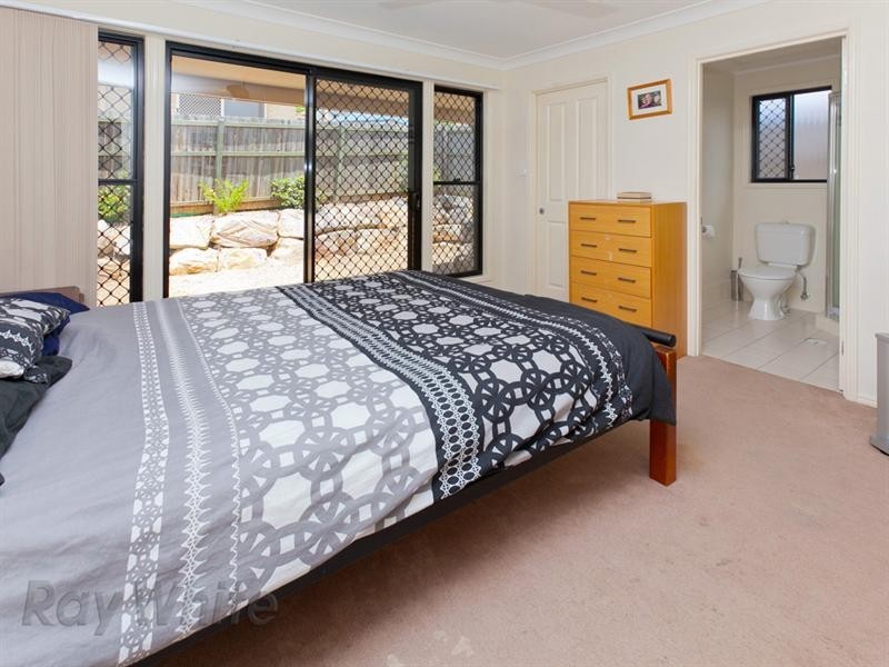 16 Creekside Drive, Springfield Lakes QLD 4300