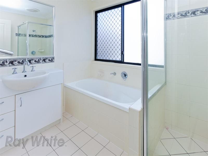 16 Creekside Drive, Springfield Lakes QLD 4300