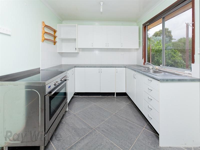 33 Karen Street, Camira QLD 4300