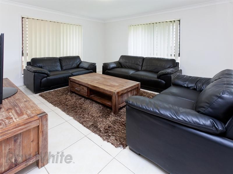 41 Lakes Entrance Drive, Springfield Lakes QLD 4300