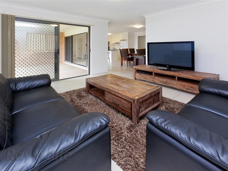 41 Lakes Entrance Drive, Springfield Lakes QLD 4300