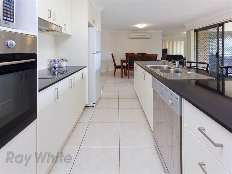 41 Lakes Entrance Drive, Springfield Lakes QLD 4300