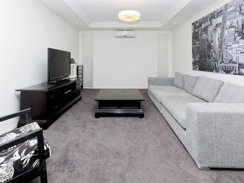 10 Cruiser Close, Springfield Lakes QLD 4300