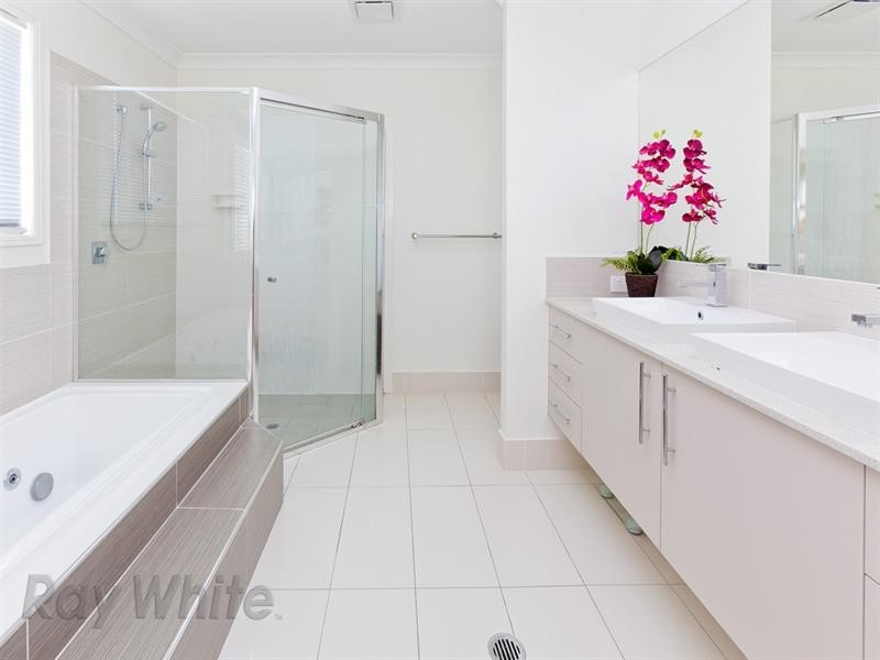 10 Cruiser Close, Springfield Lakes QLD 4300