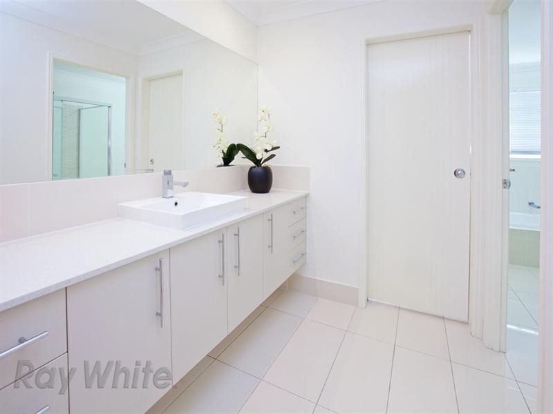 10 Cruiser Close, Springfield Lakes QLD 4300