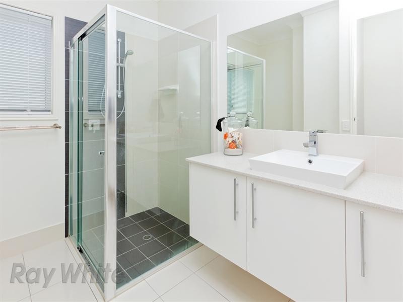 10 Cruiser Close, Springfield Lakes QLD 4300