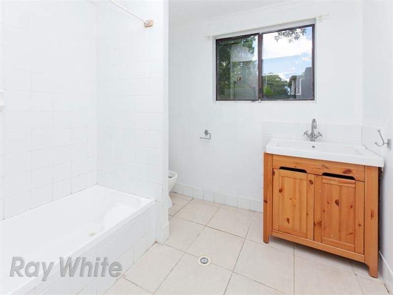 1 Ron Street, Camira QLD 4300