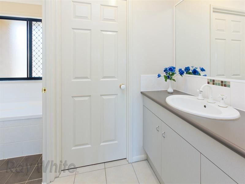 6 Gumleaf Place, Springfield QLD 4300