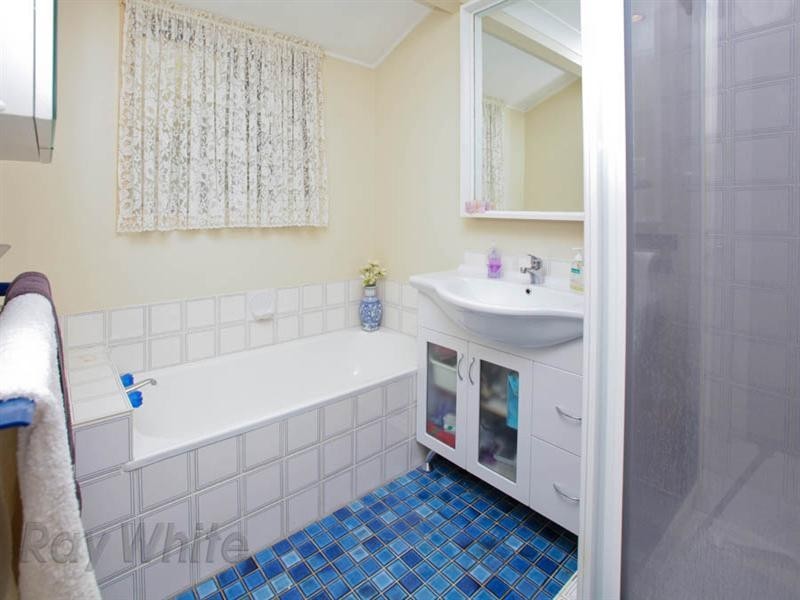 1 Lambrook Court, Camira QLD 4300