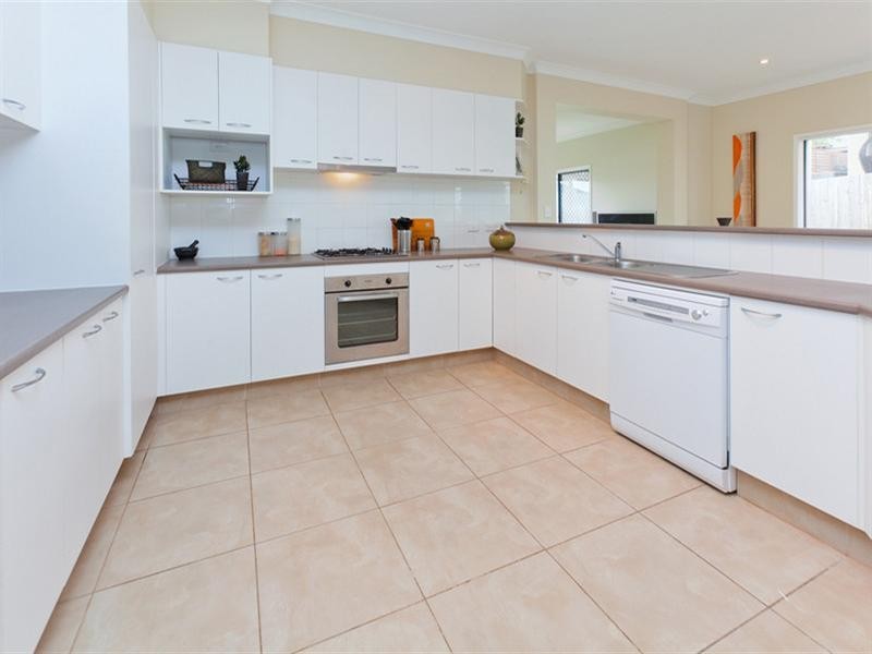 On Lakeside Avenue, Springfield Lakes QLD 4300