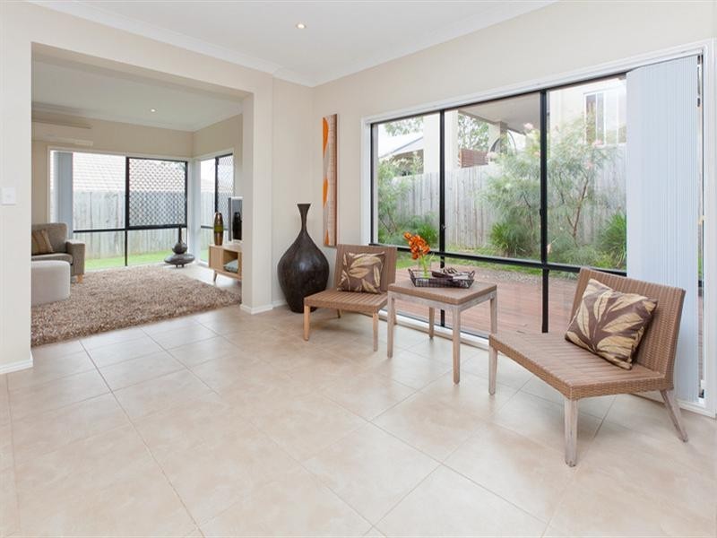 On Lakeside Avenue, Springfield Lakes QLD 4300