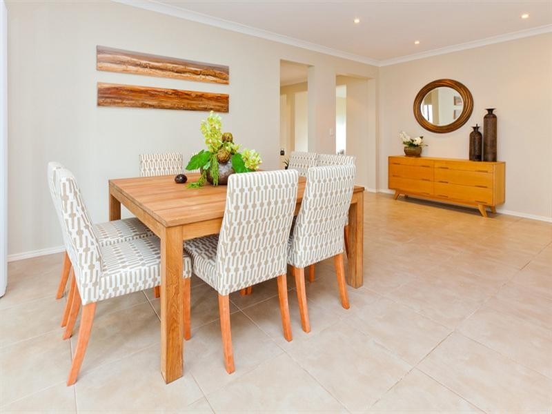 On Lakeside Avenue, Springfield Lakes QLD 4300