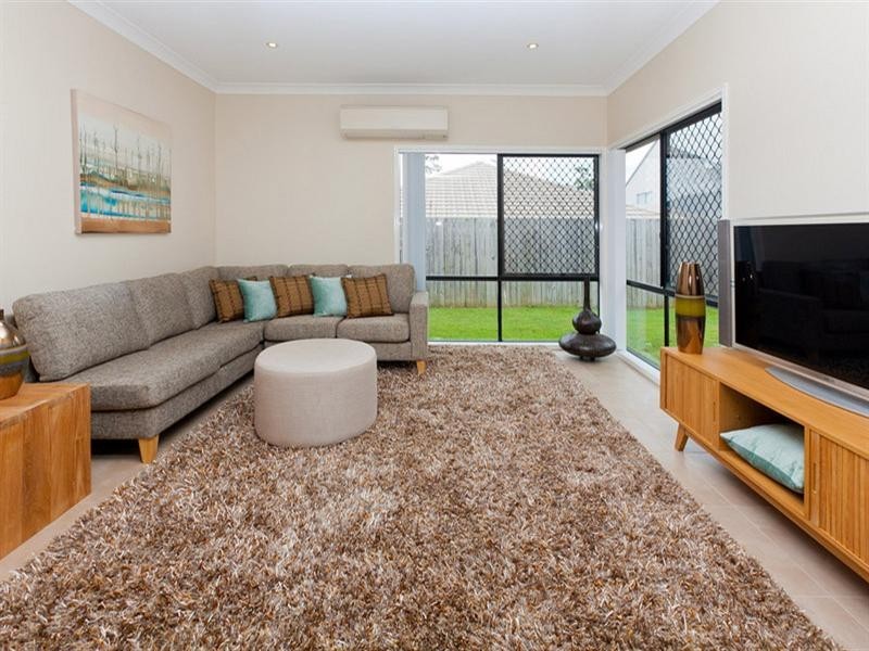 On Lakeside Avenue, Springfield Lakes QLD 4300