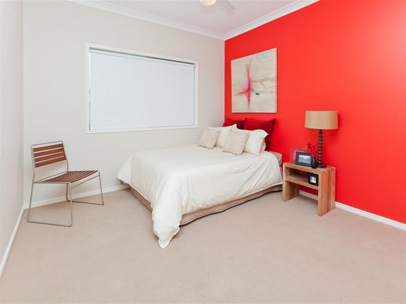 On Lakeside Avenue, Springfield Lakes QLD 4300