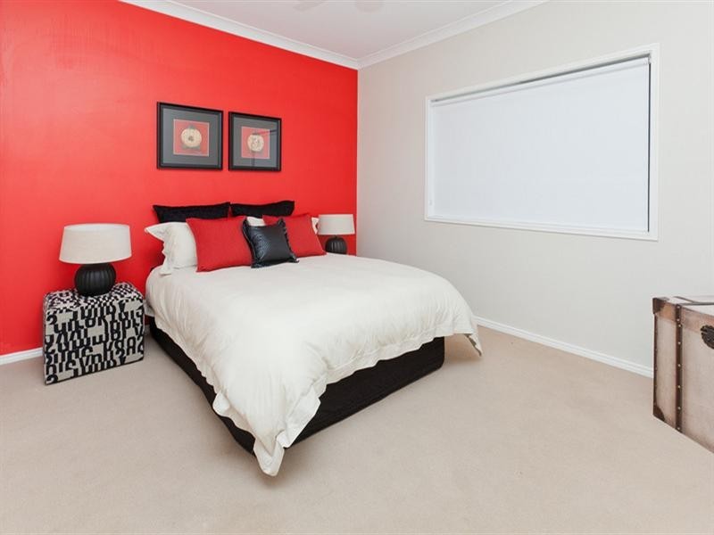 On Lakeside Avenue, Springfield Lakes QLD 4300