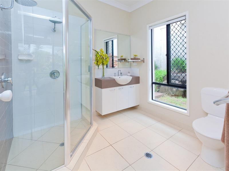 On Lakeside Avenue, Springfield Lakes QLD 4300