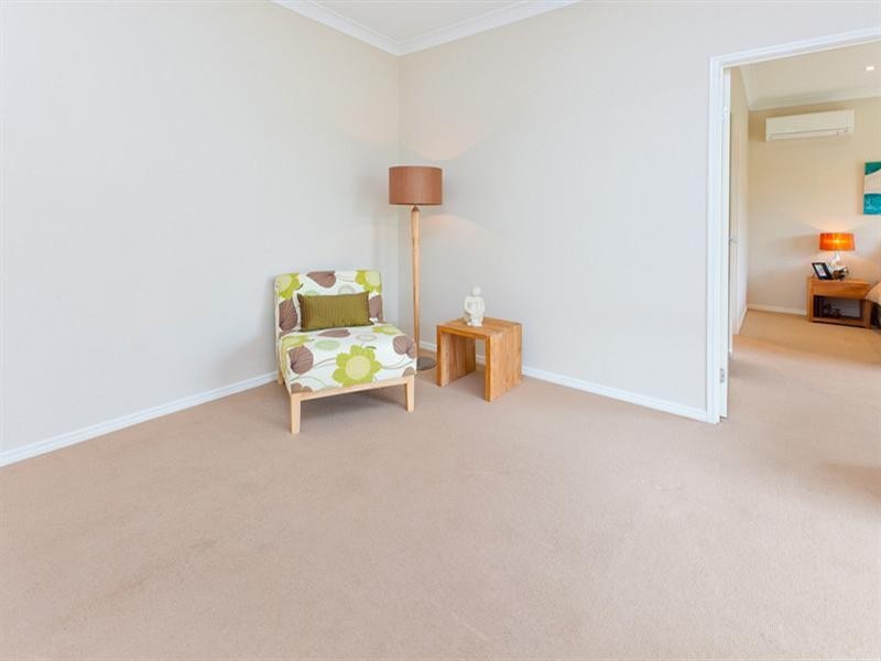 On Lakeside Avenue, Springfield Lakes QLD 4300