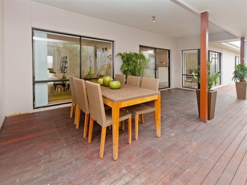 On Lakeside Avenue, Springfield Lakes QLD 4300
