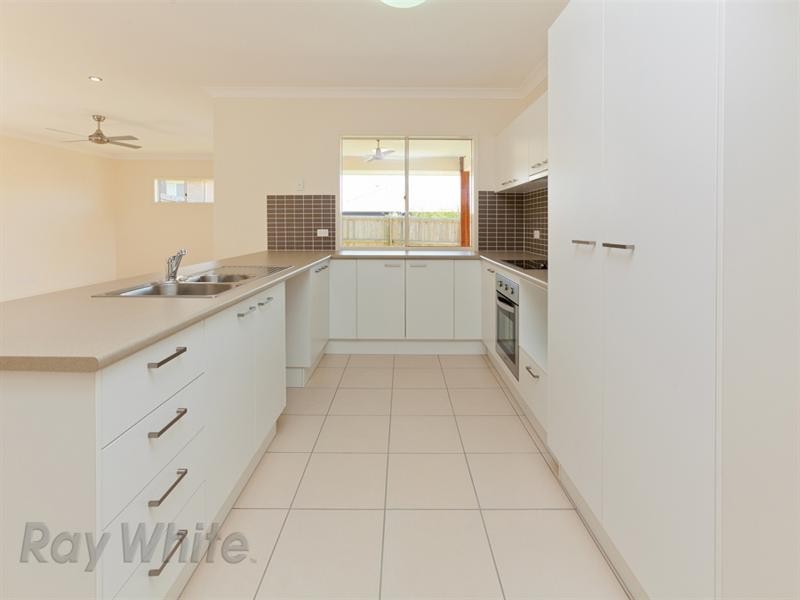 8 Keppel Close, Springfield Lakes QLD 4300