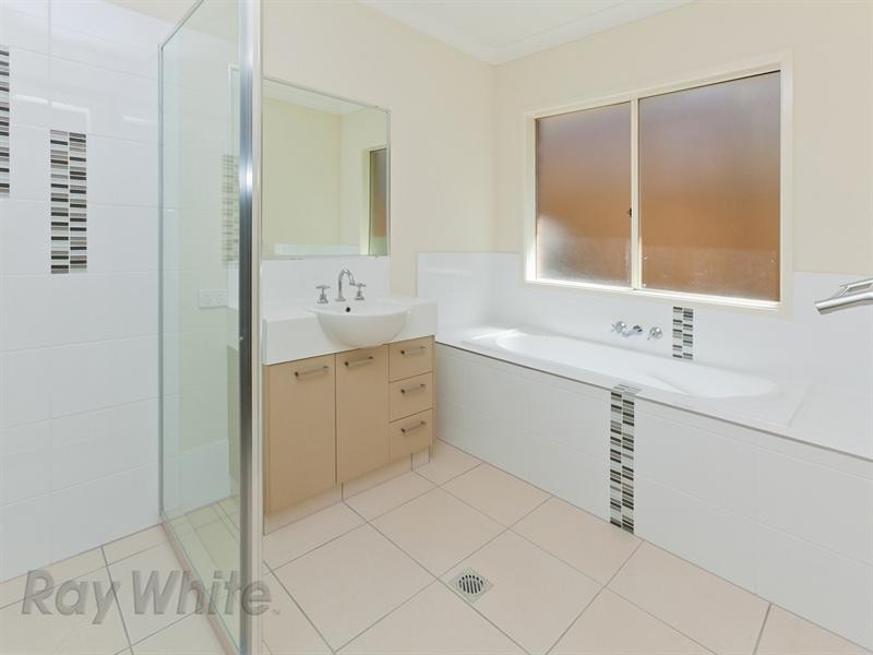 8 Keppel Close, Springfield Lakes QLD 4300