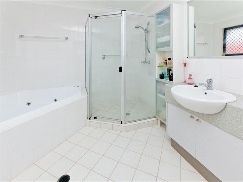 On Fort Close, Springfield Lakes QLD 4300