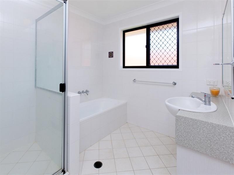 On Fort Close, Springfield Lakes QLD 4300