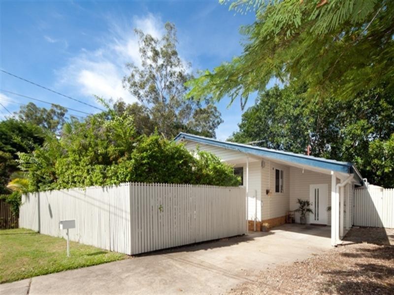 31 Aberfoyle Street, Kenmore QLD 4069