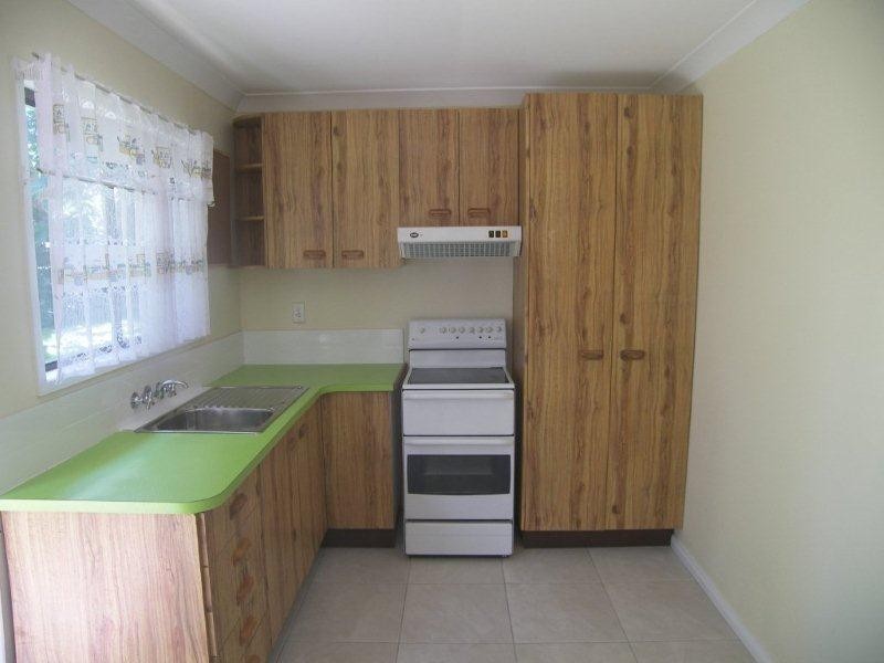 8 Barnes Court, Silkstone QLD 4304