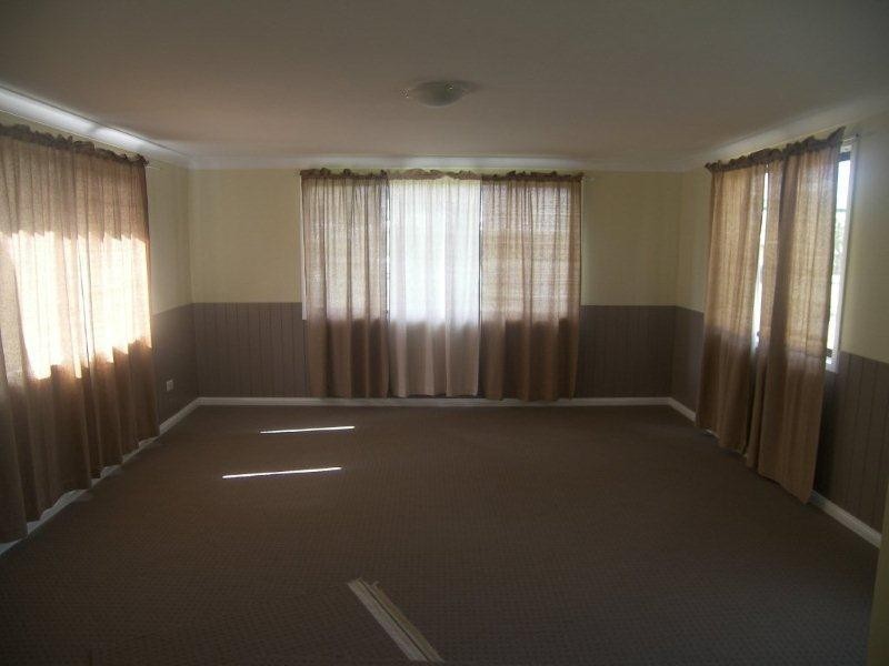 8 Barnes Court, Silkstone QLD 4304