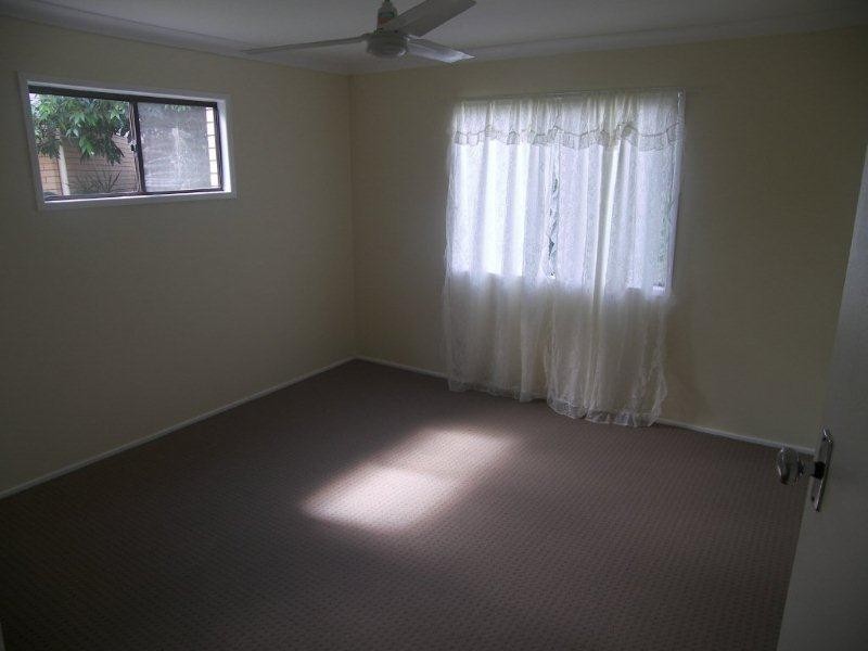 8 Barnes Court, Silkstone QLD 4304