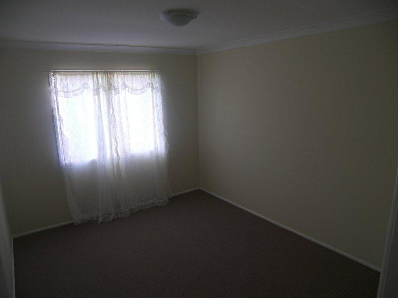 8 Barnes Court, Silkstone QLD 4304