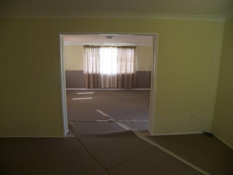 8 Barnes Court, Silkstone QLD 4304
