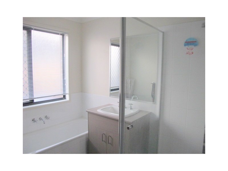 11 Hillsborough Place, Springfield Lakes QLD 4300