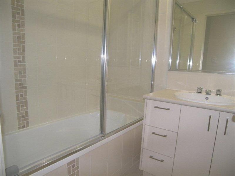 3/2 Messenger Crescent, Springfield Lakes QLD 4300