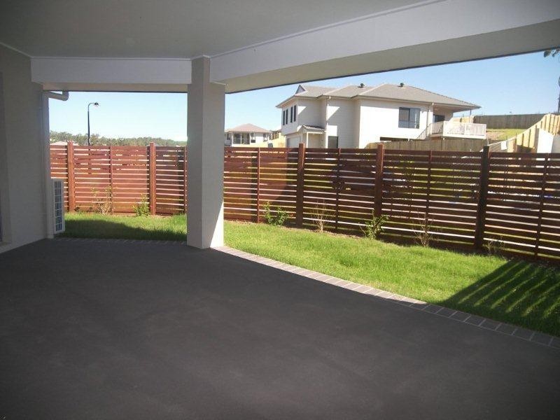 3/2 Messenger Crescent, Springfield Lakes QLD 4300