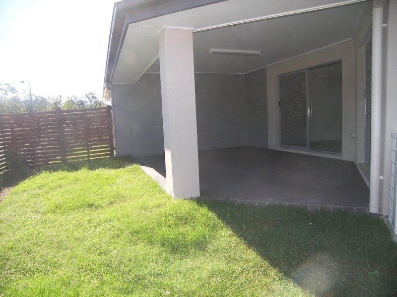 3/2 Messenger Crescent, Springfield Lakes QLD 4300