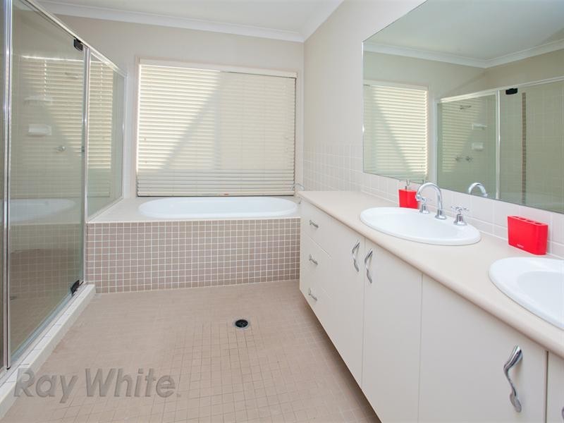 8 Hillview Street, Springfield QLD 4300