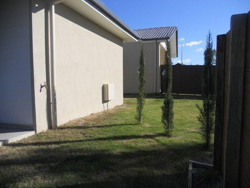 1 Aristotle Avenue, Augustine Heights QLD 4300