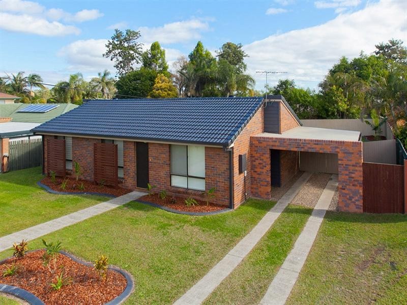 On Peverell Street, Hillcrest QLD 4118